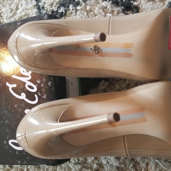 Patent leather nude heels - Picture 3 of 4